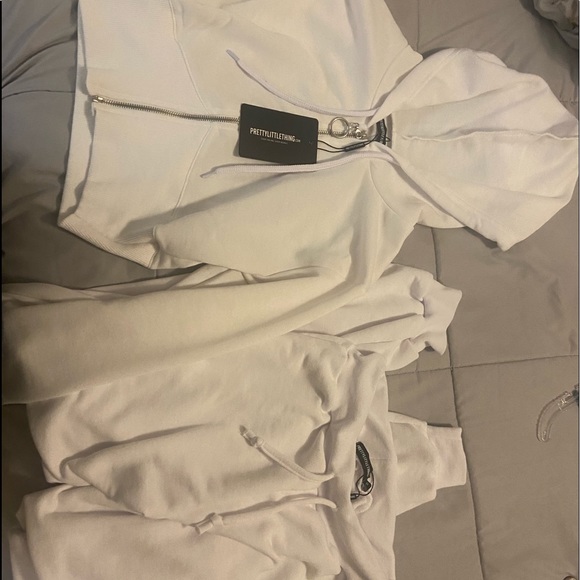 two piece set - Picture 1 of 3